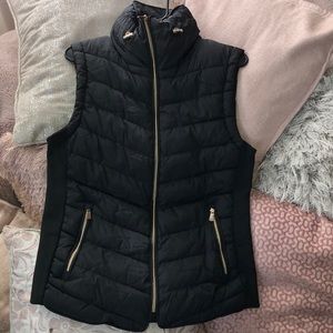 Black puffer zipper vest